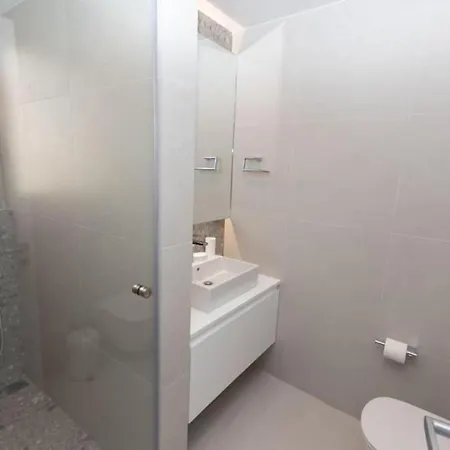 Modern Close To Center Apartment Athens