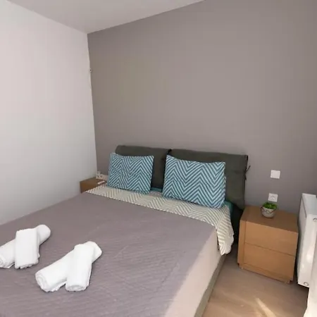 Modern Close To Center Apartment